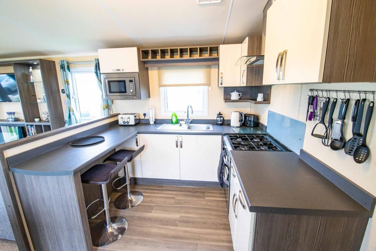 Big Skies Platinum Plus Holiday Home With Wifi, Netflix, Dishwasher, Decking Camber Luaran gambar