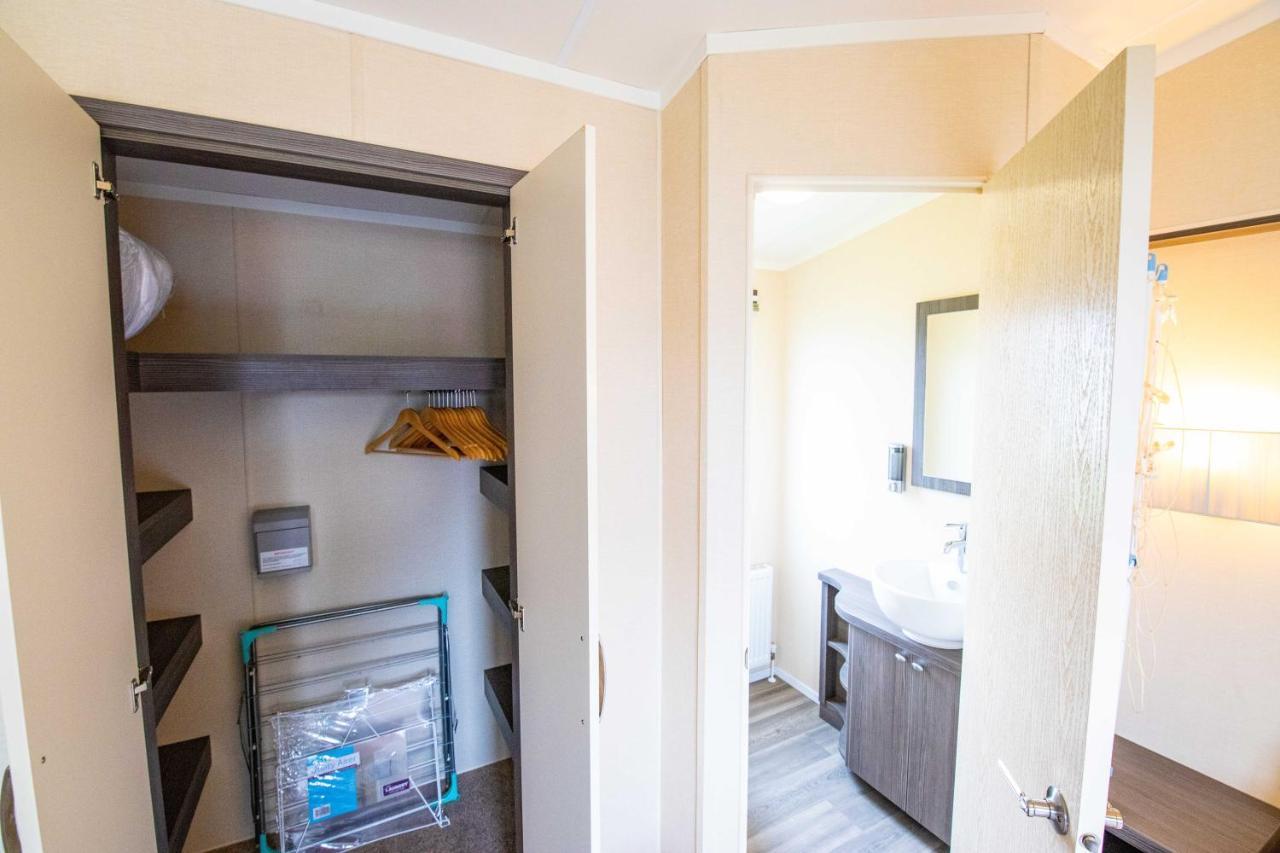 Big Skies Platinum Plus Holiday Home With Wifi, Netflix, Dishwasher, Decking Camber Luaran gambar