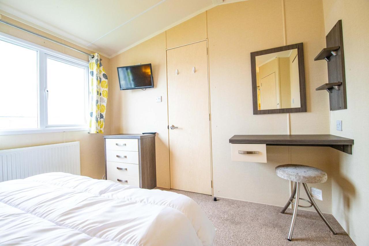 Big Skies Platinum Plus Holiday Home With Wifi, Netflix, Dishwasher, Decking Camber Luaran gambar
