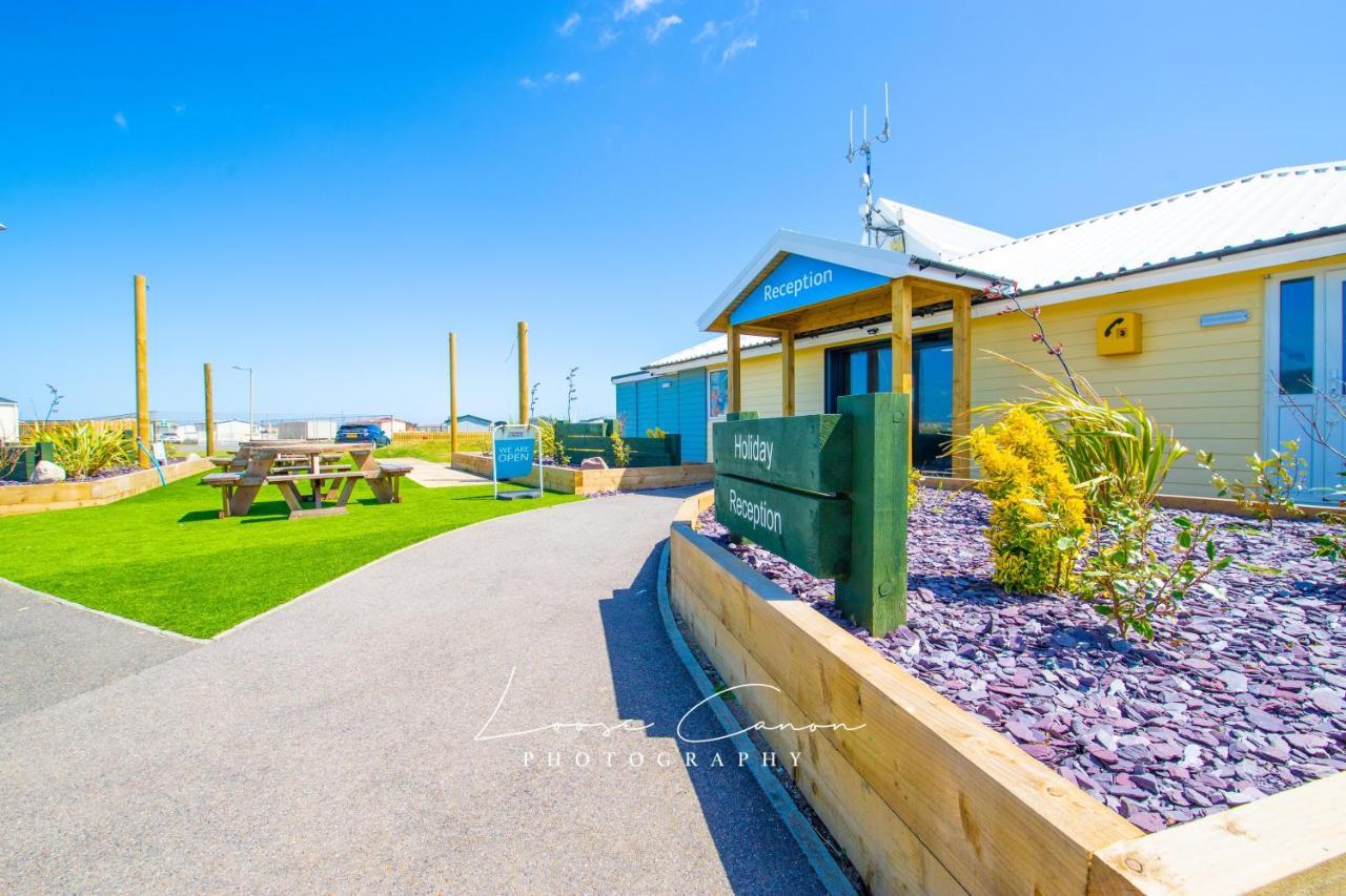 Big Skies Platinum Plus Holiday Home With Wifi, Netflix, Dishwasher, Decking Camber Luaran gambar